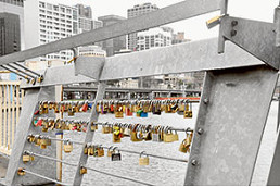 Lovelocks are back!