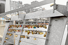 Lovelocks are back!