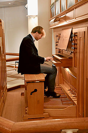 Maestro performs at St Johns